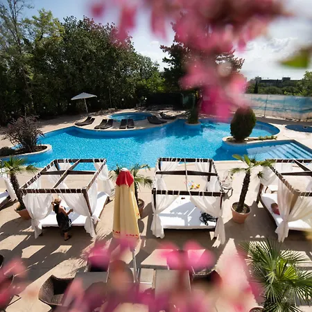 Apollo - Premium , Pools & Free Beach, Individual Ac In Every 4*