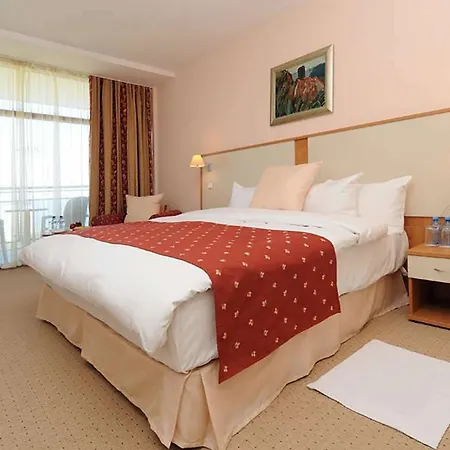 Apollo - Premium , Pools & Free Beach, Individual Ac In Every