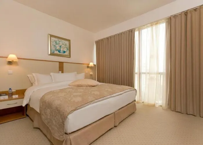 Apollo - , Indoor & Outdoor Pools & Individual Ac In Every 酒店 4*