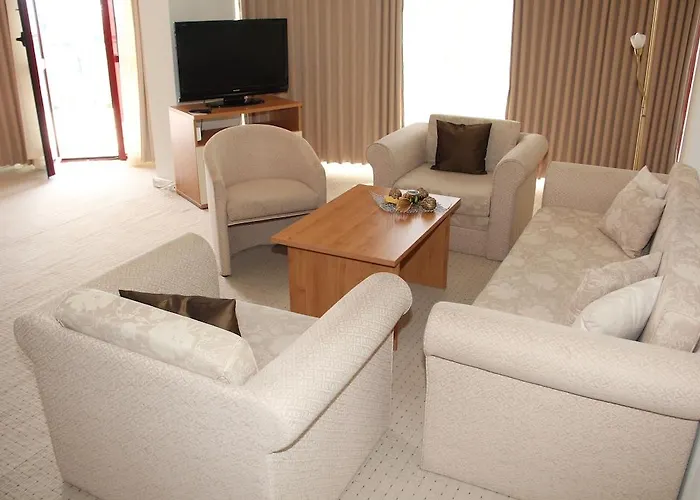 Apollo - , Indoor & Outdoor Pools & Individual Ac In Every 酒店