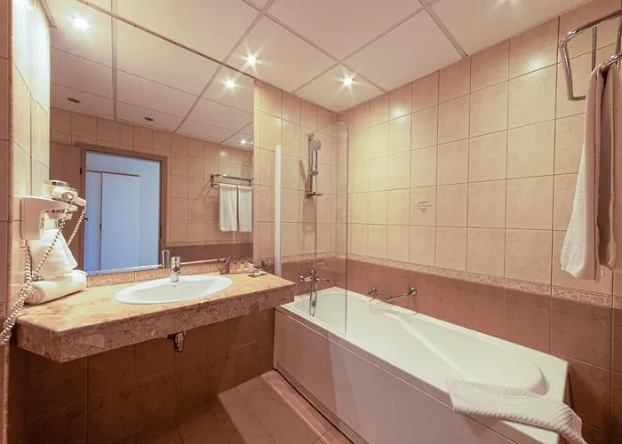 Apollo - , Indoor & Outdoor Pools & Individual Ac In Every Golden Sands