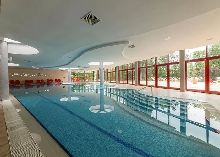 Apollo - , Indoor & Outdoor Pools & Individual Ac In Every