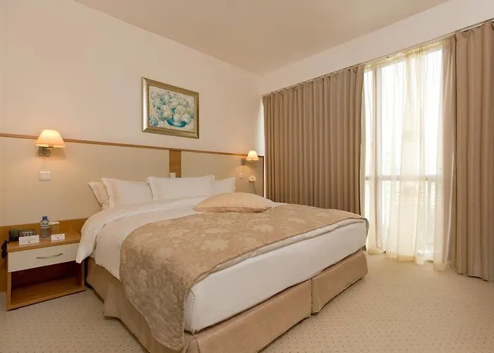 Apollo - , Indoor & Outdoor Pools & Individual Ac In Every Hotel