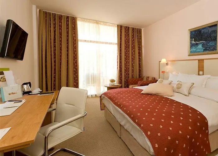 Apollo - , Indoor & Outdoor Pools & Individual Ac In Every Hotel