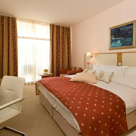 Apollo & Concept Hotel 4*