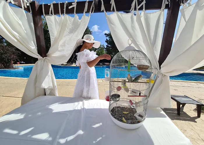 Apollo - , Indoor & Outdoor Pools & Individual Ac In Every