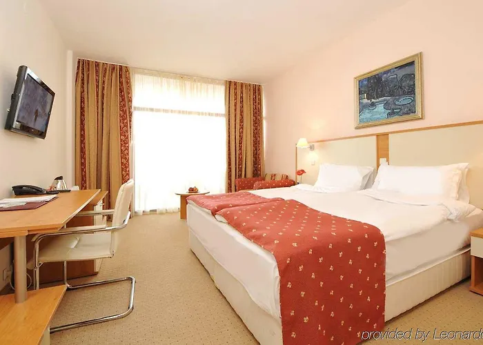 Apollo - , Indoor & Outdoor Pools & Individual Ac In Every